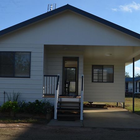 Wondai Accommodation Units And Villas Extérieur photo