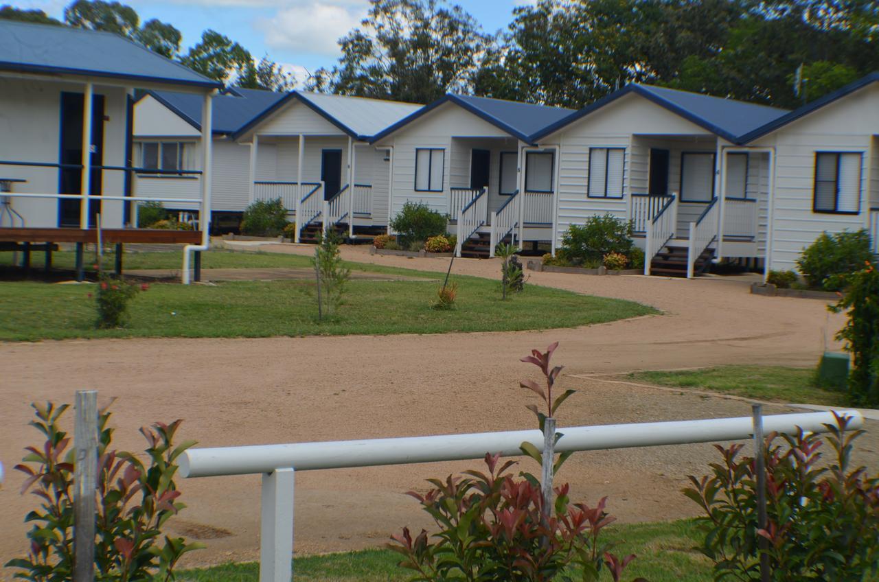 Wondai Accommodation Units And Villas Extérieur photo