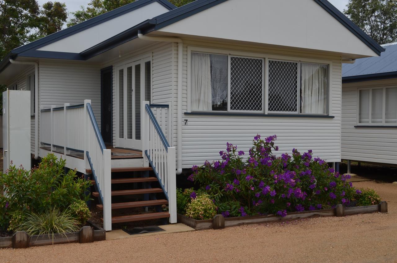 Wondai Accommodation Units And Villas Extérieur photo